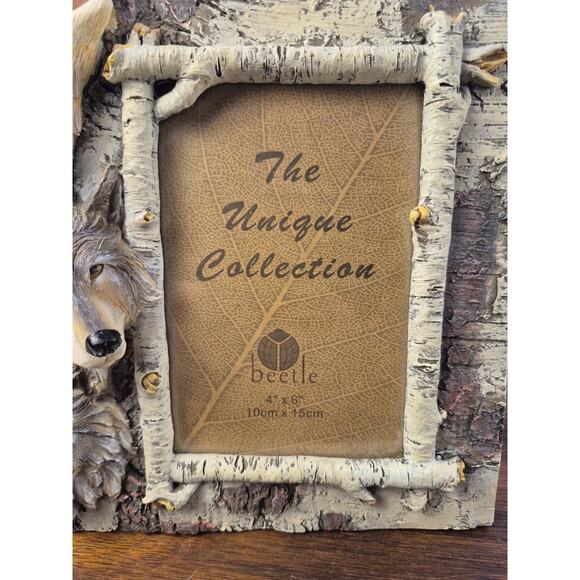 3D Howling Wolves Frame Holds 4 x 6 Photo Birchwood accents 8 x 8 Inches NWOB - Picture 3 of 9